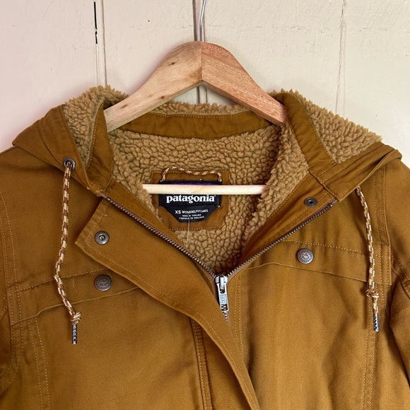 Patagonia Women's light brown hooded Jacket - Picture 3 of 5